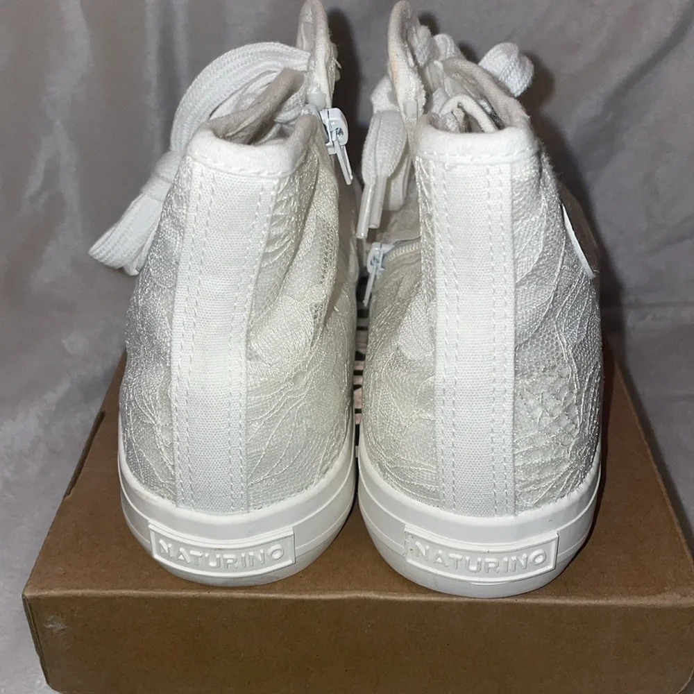NATURINO YLFAS White Lace High-Top Sneakers